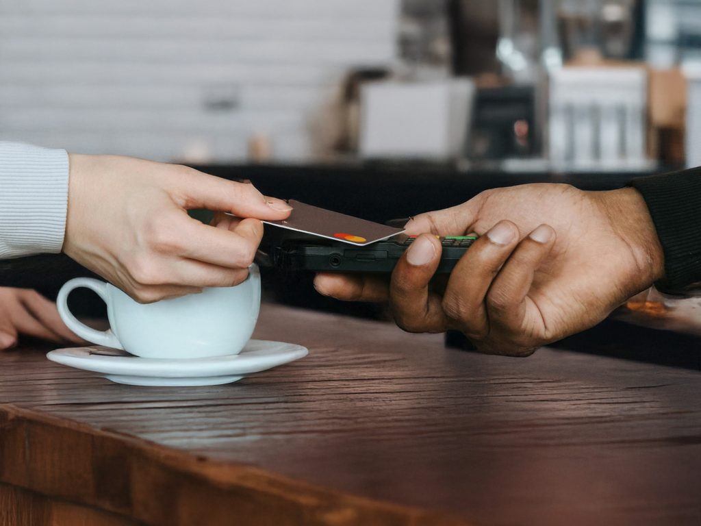 Same day settlement comparison showing merchant receiving immediate payment after customer contactless transaction